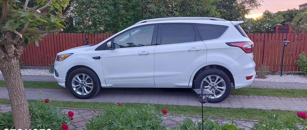 Ford Kuga cena 68000 przebieg: 135200, rok produkcji 2017 z Nowa Dęba małe 106